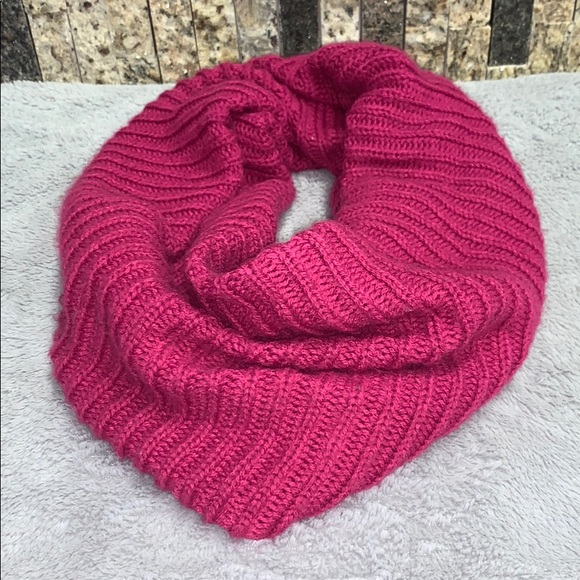 Pink infinity scarf - Picture 2 of 5